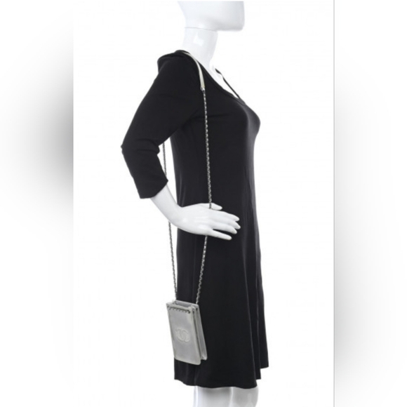 Chanel Silver Patent CC Crossbody phone holder Ruthenium hardware - Picture 2 of 12